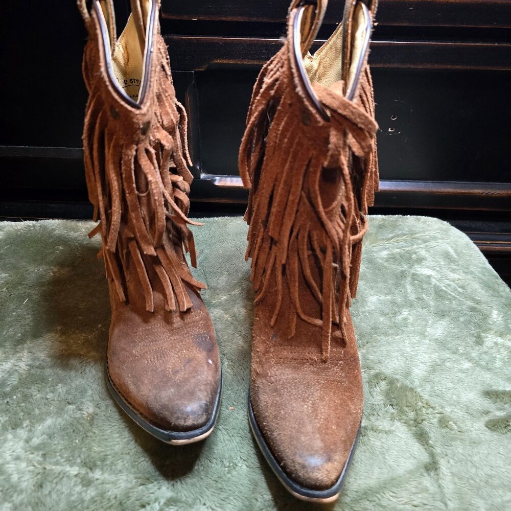 Girls boots